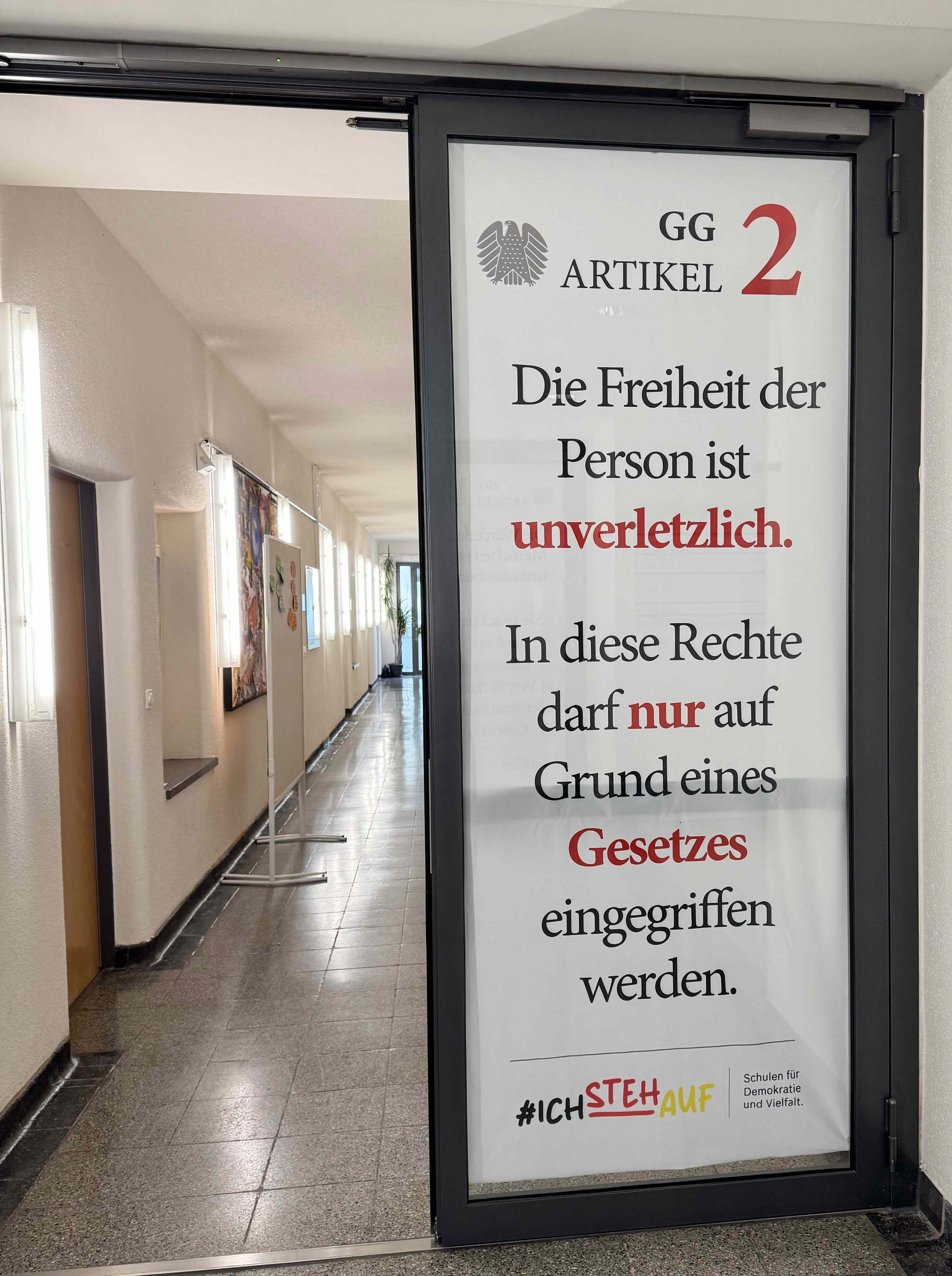 T&uuml;rbanner zu Art. 2 GG